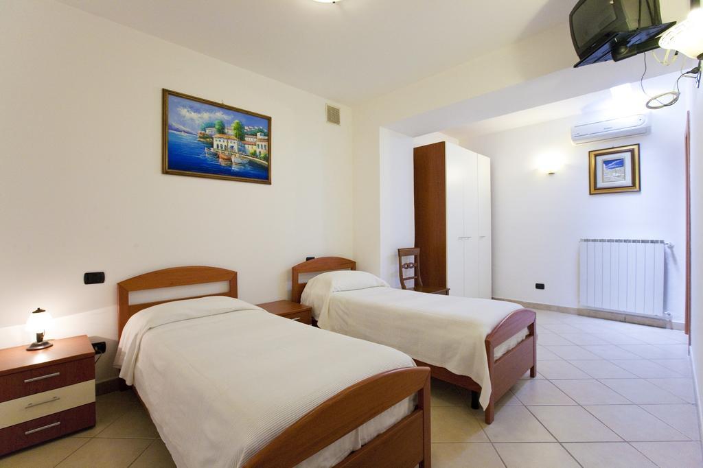 Olga'S Residence Relais Нерано Стая снимка